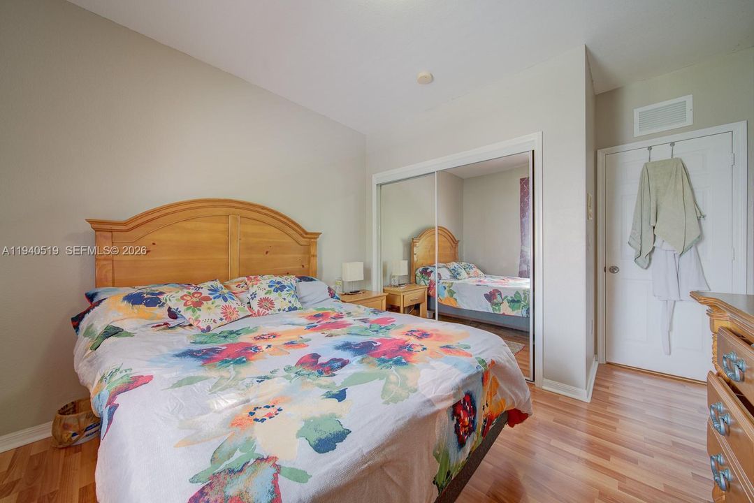 En Venta: $405,000 (4 camas, 3 baños, 1837 Pies cuadrados)