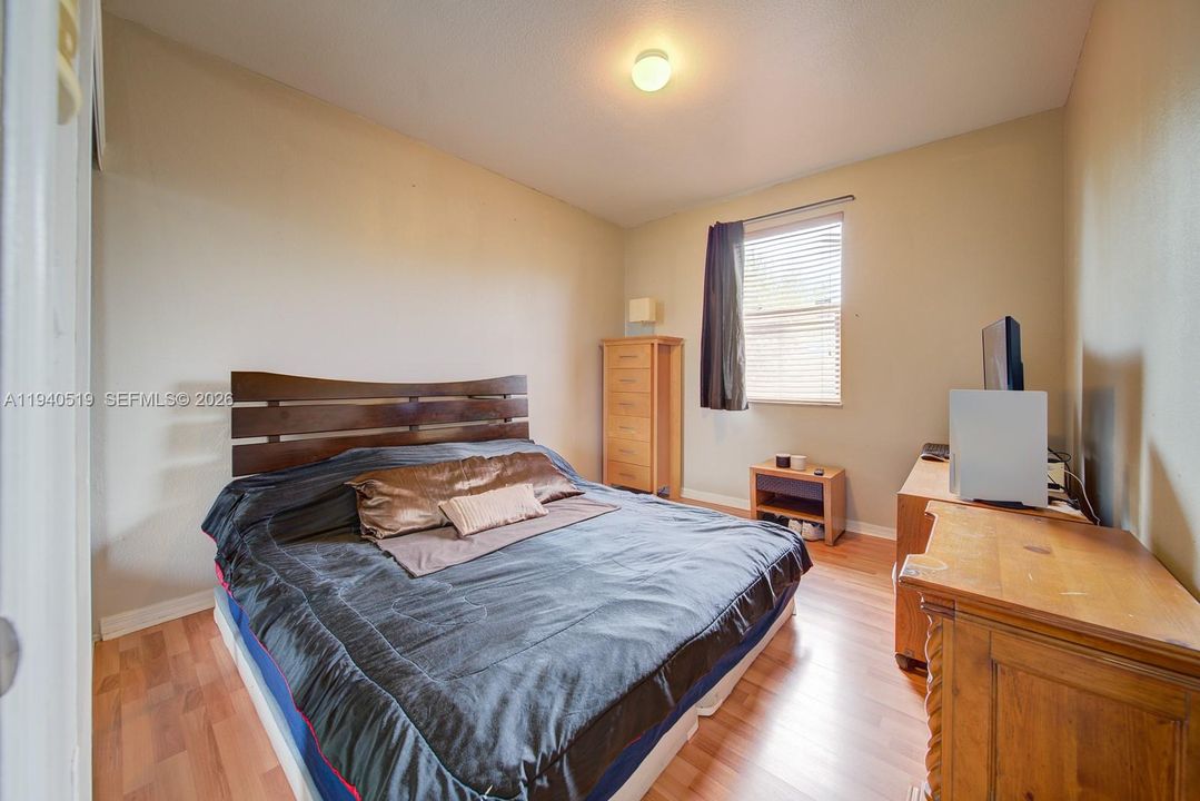 En Venta: $405,000 (4 camas, 3 baños, 1837 Pies cuadrados)