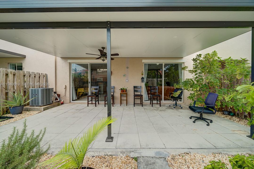 En Venta: $405,000 (4 camas, 3 baños, 1837 Pies cuadrados)