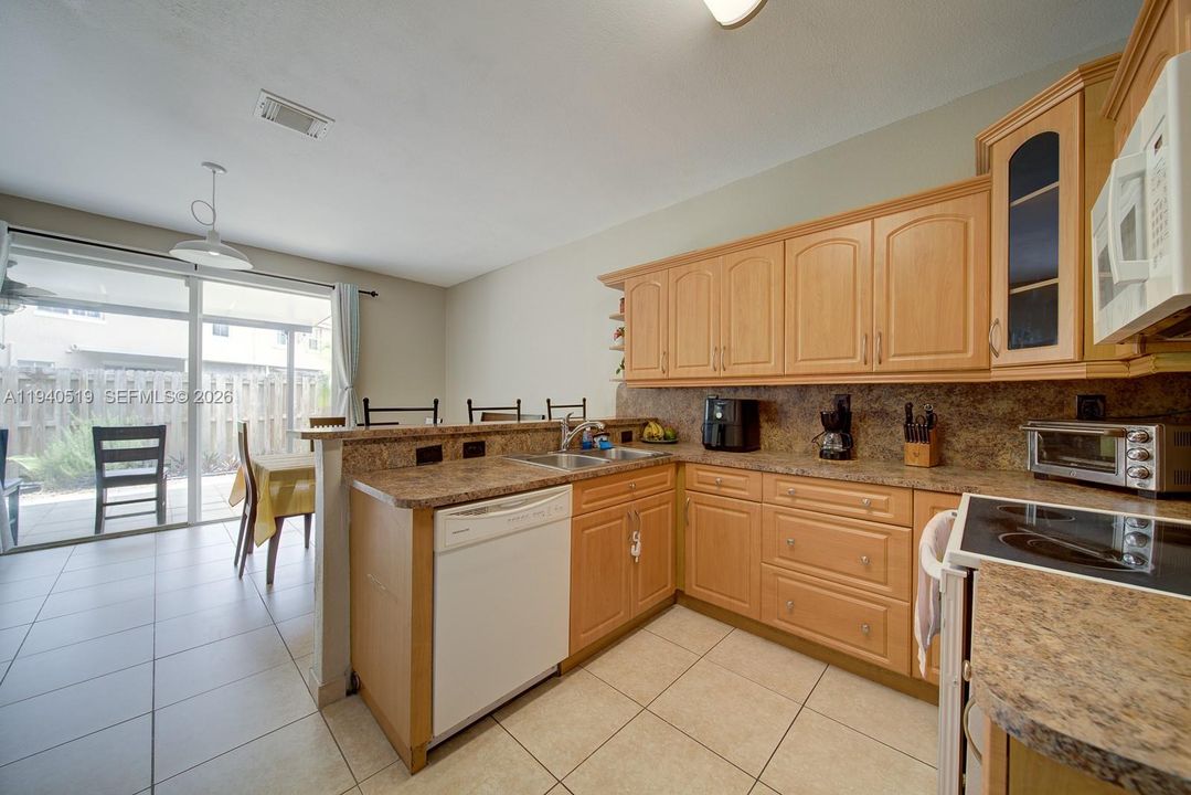 En Venta: $405,000 (4 camas, 3 baños, 1837 Pies cuadrados)