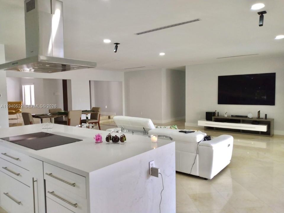 For Rent: $14,000 (4 beds, 3 baths, 3458 Square Feet)