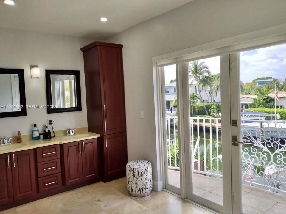 For Rent: $14,000 (4 beds, 3 baths, 3458 Square Feet)