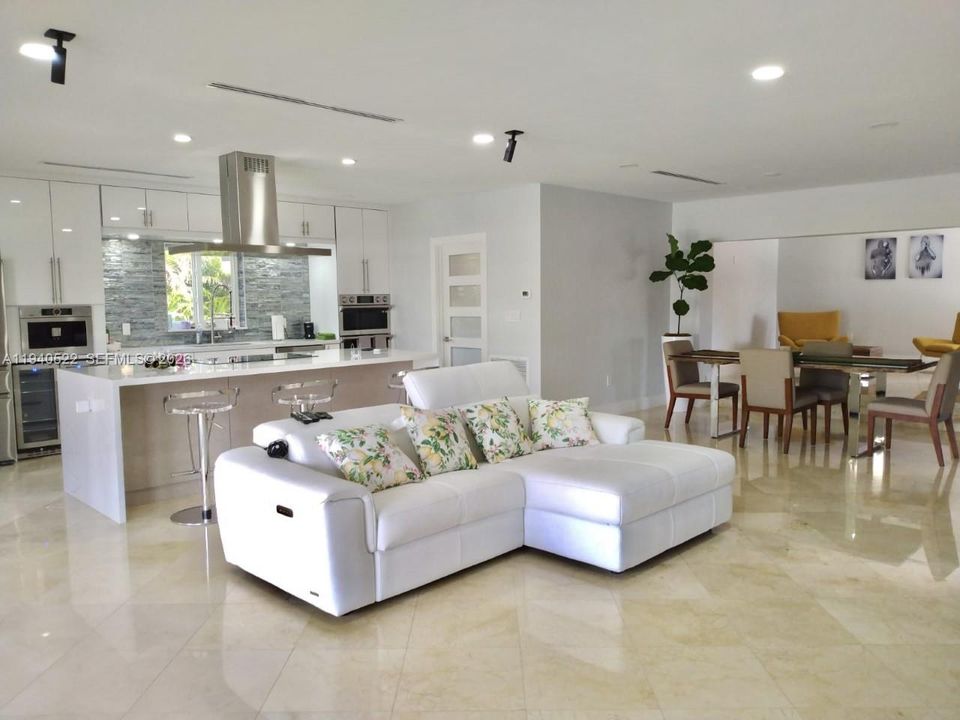 For Rent: $14,000 (4 beds, 3 baths, 3458 Square Feet)