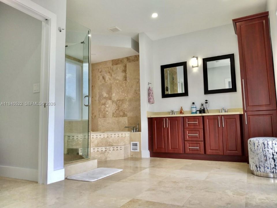 For Rent: $14,000 (4 beds, 3 baths, 3458 Square Feet)