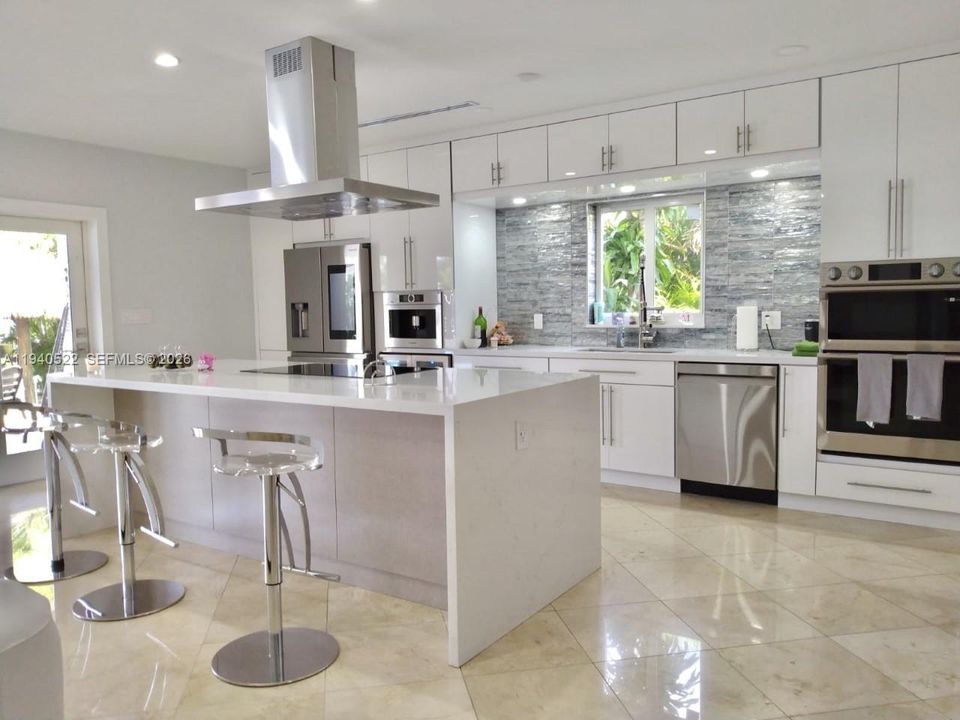 For Rent: $14,000 (4 beds, 3 baths, 3458 Square Feet)