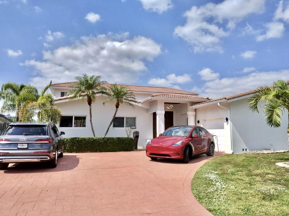 For Rent: $14,000 (4 beds, 3 baths, 3458 Square Feet)