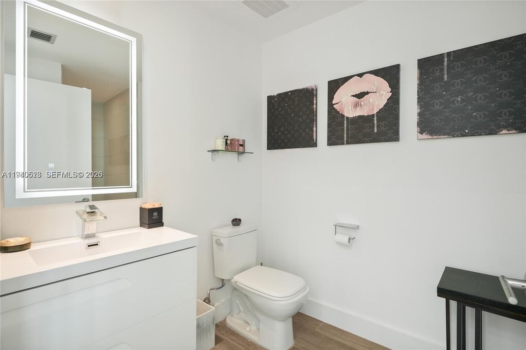 В аренду: $6,200 (2 спален, 3 ванн, 1223 Квадратных фут)