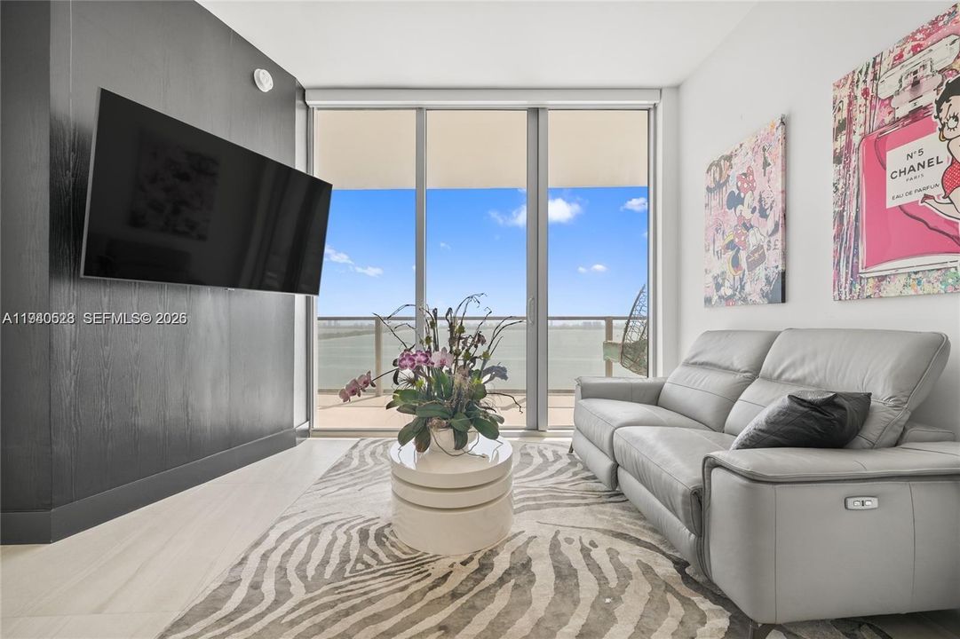 В аренду: $6,200 (2 спален, 3 ванн, 1223 Квадратных фут)