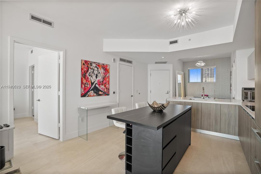 В аренду: $6,200 (2 спален, 3 ванн, 1223 Квадратных фут)