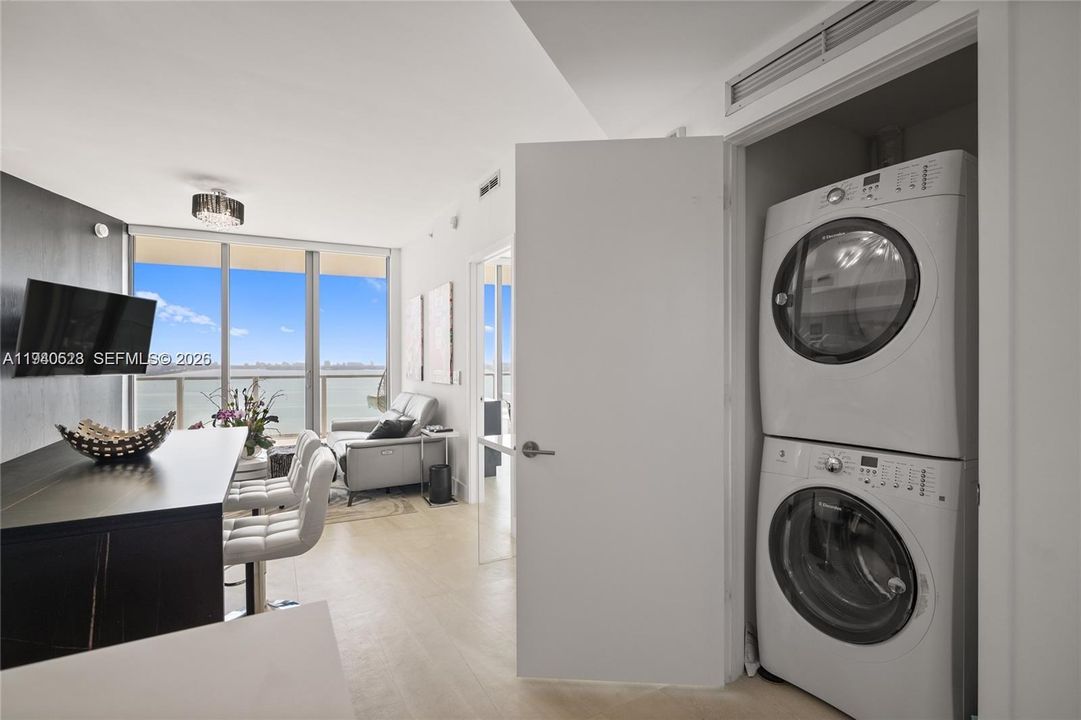 В аренду: $6,200 (2 спален, 3 ванн, 1223 Квадратных фут)