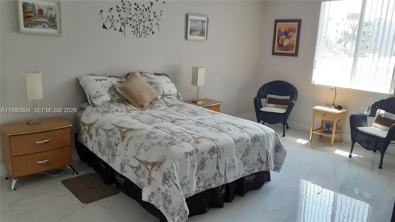 待售: $395,000 (2 贝兹, 2 浴室, 946 平方英尺)