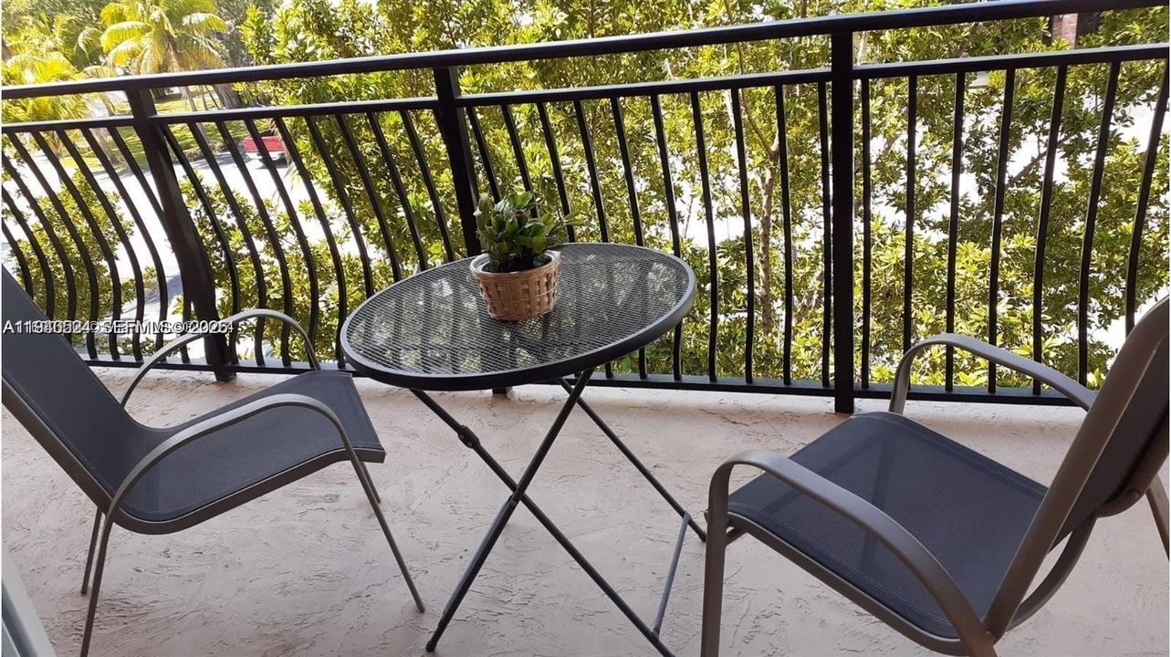 待售: $395,000 (2 贝兹, 2 浴室, 946 平方英尺)