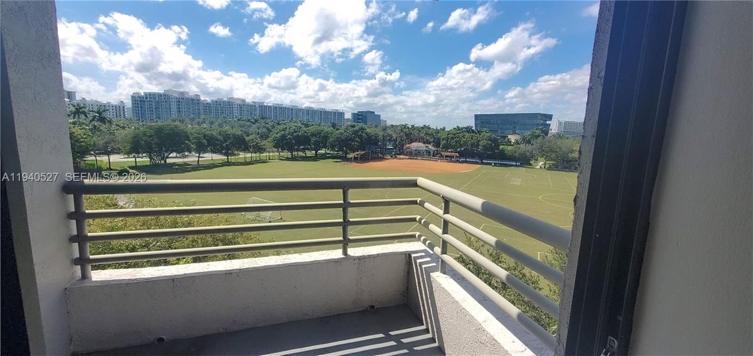 出租: $2,500 (2 贝兹, 2 浴室, 1271 平方英尺)