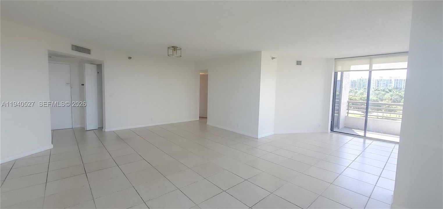 出租: $2,500 (2 贝兹, 2 浴室, 1271 平方英尺)