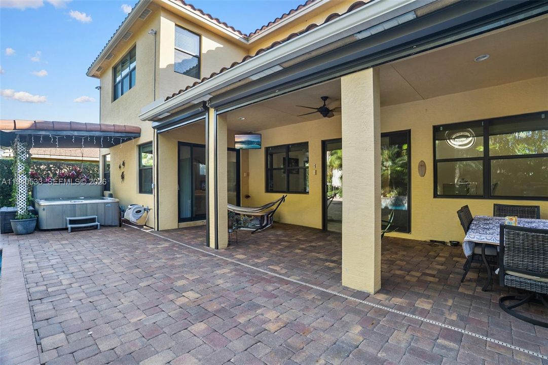 待售: $1,750,000 (5 贝兹, 4 浴室, 4160 平方英尺)