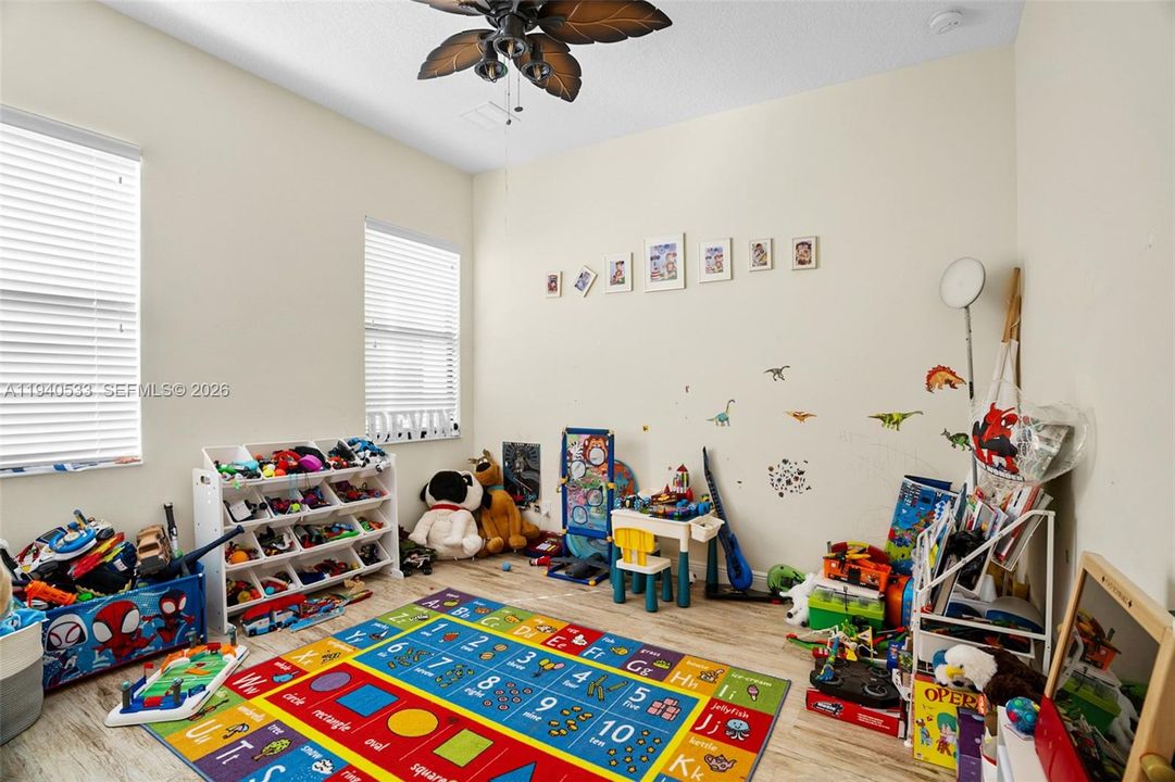 待售: $1,750,000 (5 贝兹, 4 浴室, 4160 平方英尺)