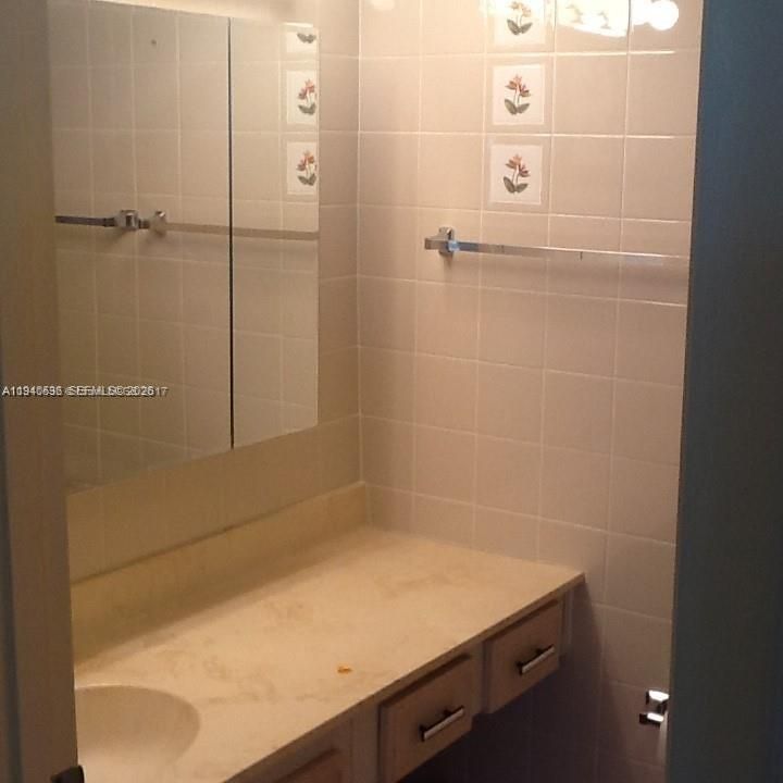 待售: $160,000 (3 贝兹, 2 浴室, 1483 平方英尺)