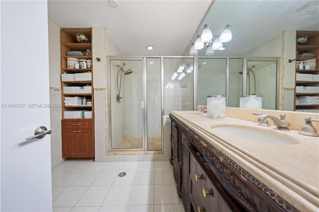 En Venta: $849,000 (5 camas, 3 baños, 2455 Pies cuadrados)