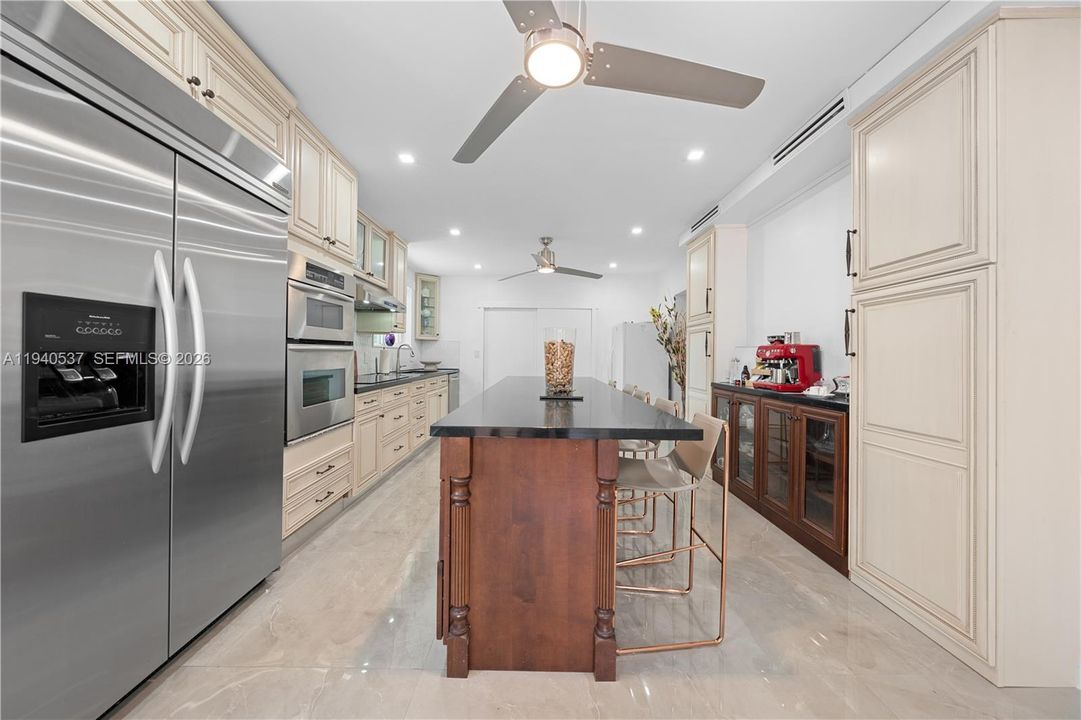 En Venta: $849,000 (5 camas, 3 baños, 2455 Pies cuadrados)