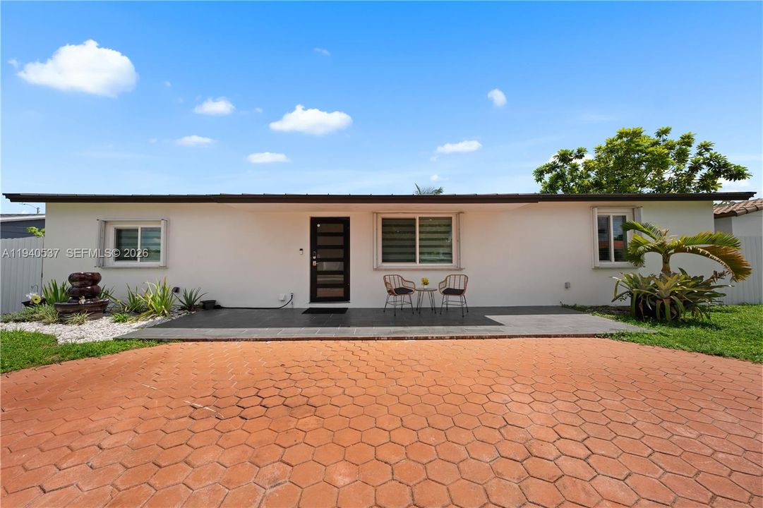 En Venta: $849,000 (5 camas, 3 baños, 2455 Pies cuadrados)