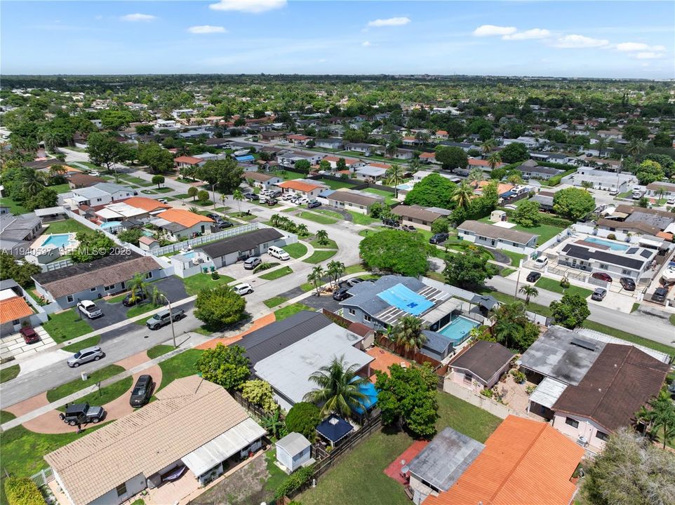 En Venta: $849,000 (5 camas, 3 baños, 2455 Pies cuadrados)