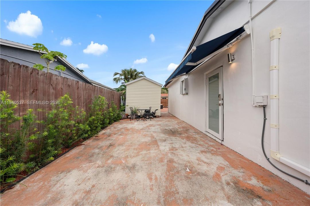 En Venta: $849,000 (5 camas, 3 baños, 2455 Pies cuadrados)