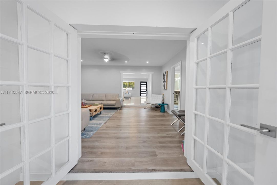 En Venta: $849,000 (5 camas, 3 baños, 2455 Pies cuadrados)