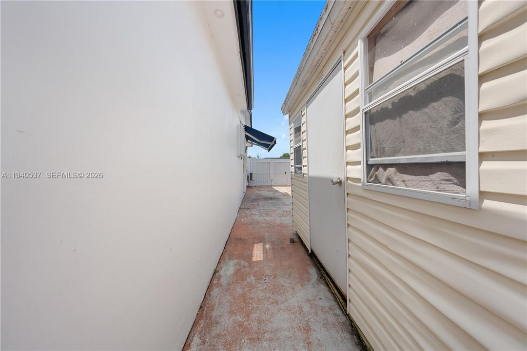 En Venta: $849,000 (5 camas, 3 baños, 2455 Pies cuadrados)