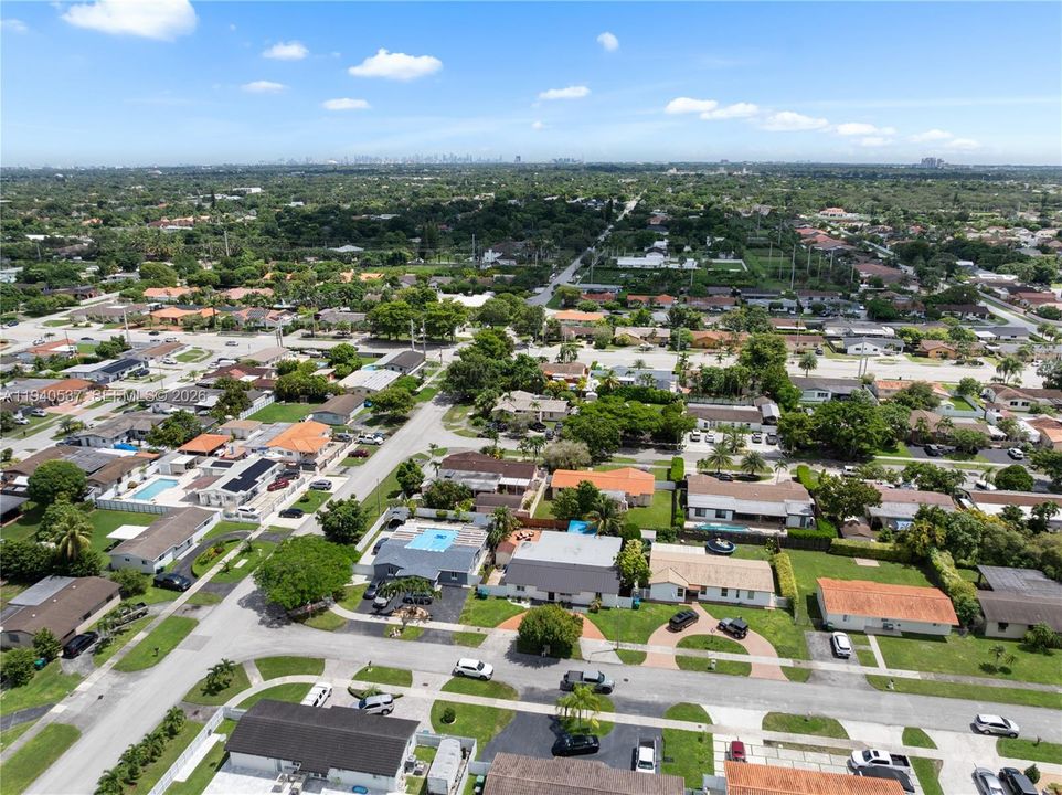 En Venta: $849,000 (5 camas, 3 baños, 2455 Pies cuadrados)