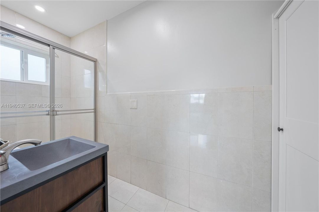 En Venta: $849,000 (5 camas, 3 baños, 2455 Pies cuadrados)