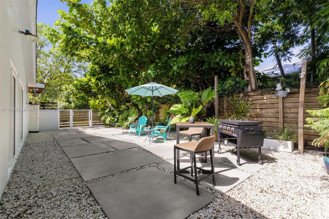 For Sale: $1,500,000 (3 beds, 2 baths, 1579 Square Feet)