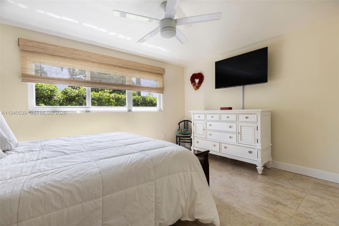 For Sale: $1,500,000 (3 beds, 2 baths, 1579 Square Feet)