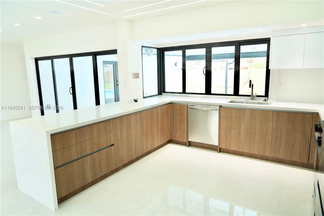 En Renta: $5,950 (5 camas, 4 baños, 2150 Pies cuadrados)