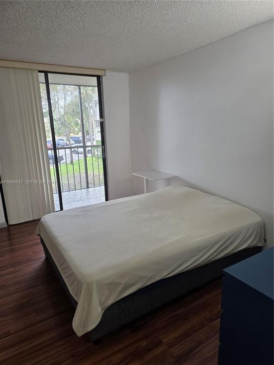 For Rent: $2,300 (2 beds, 2 baths, 965 Square Feet)