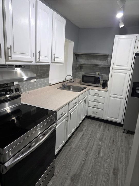 TOTALLY REMODELED KITCHEN WITH SS APPLIANCES & EXTRA PANTRY