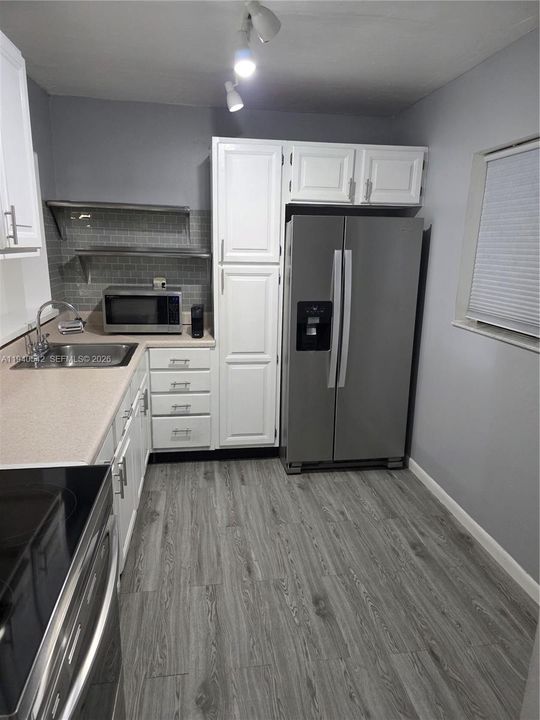 LAMINATE WATERPROOF  FLOORING