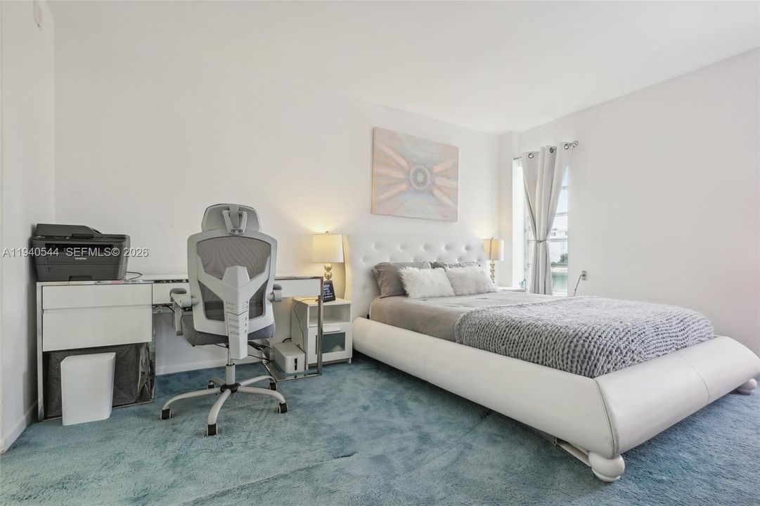 For Rent: $3,600 (2 beds, 1 baths, 1070 Square Feet)