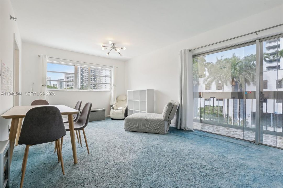 For Rent: $3,600 (2 beds, 1 baths, 1070 Square Feet)