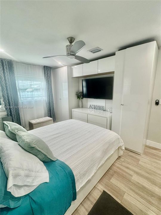 For Sale: $969,000 (4 beds, 2 baths, 2215 Square Feet)