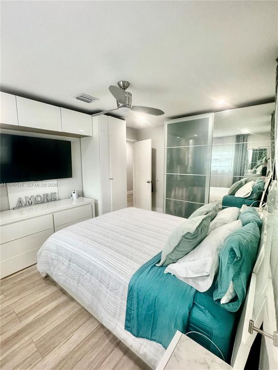 For Sale: $969,000 (4 beds, 2 baths, 2215 Square Feet)