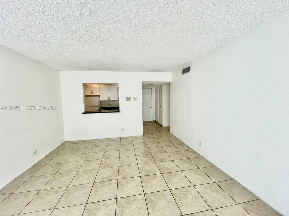 出租: $2,200 (2 贝兹, 2 浴室, 1119 平方英尺)