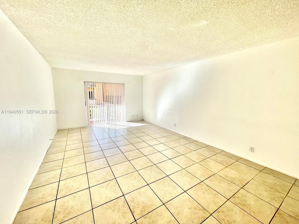 出租: $2,200 (2 贝兹, 2 浴室, 1119 平方英尺)