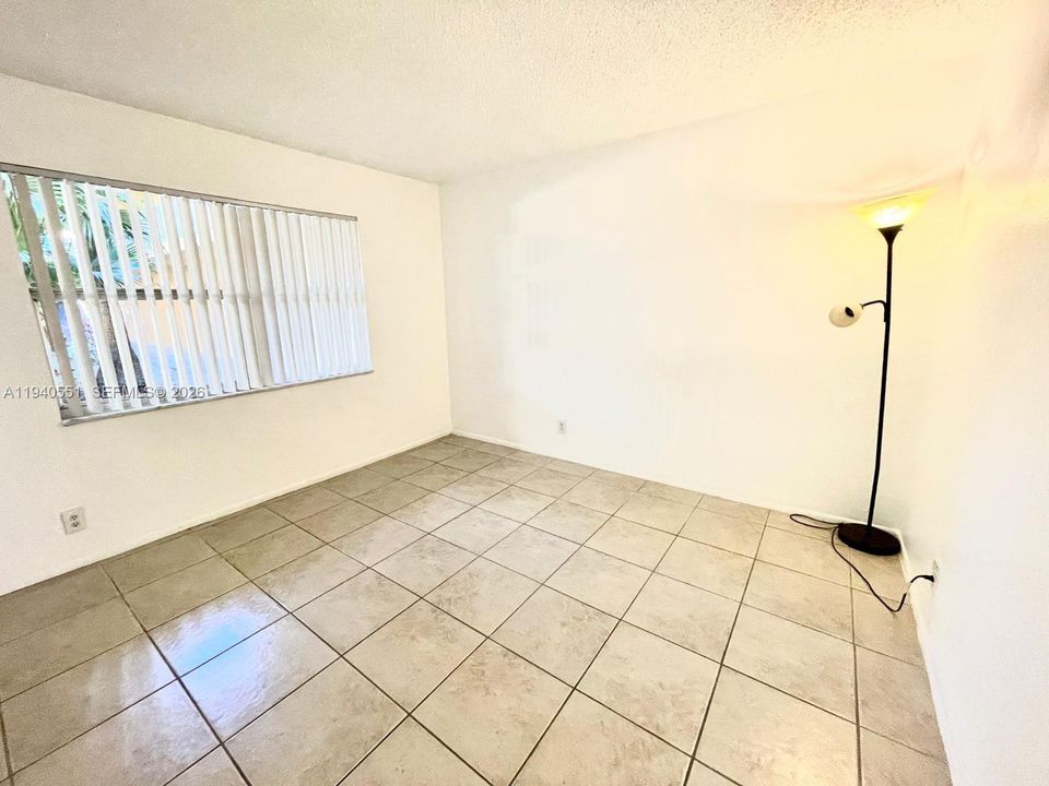 出租: $2,200 (2 贝兹, 2 浴室, 1119 平方英尺)