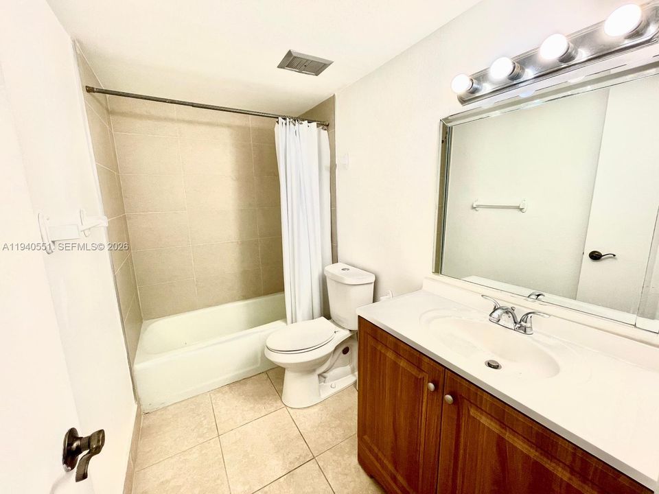 出租: $2,200 (2 贝兹, 2 浴室, 1119 平方英尺)