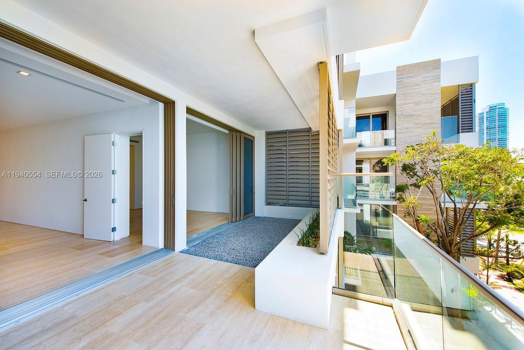 В аренду: $18,000 (3 спален, 3 ванн, 1974 Квадратных фут)