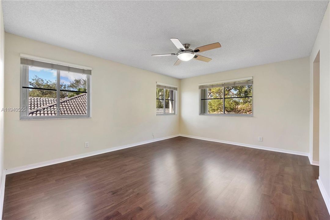 В аренду: $5,800 (5 спален, 3 ванн, 2390 Квадратных фут)