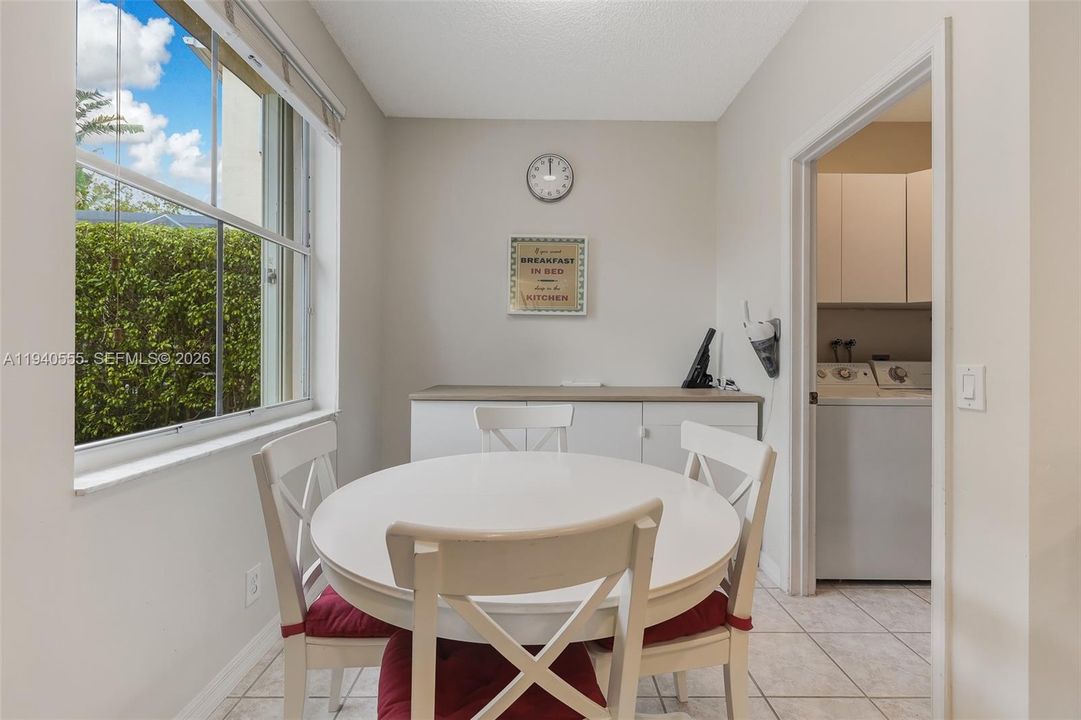 В аренду: $5,800 (5 спален, 3 ванн, 2390 Квадратных фут)