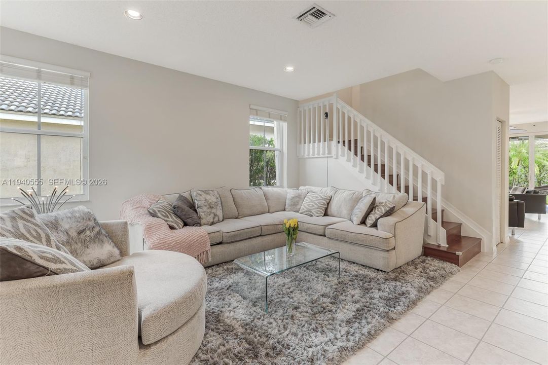 В аренду: $5,800 (5 спален, 3 ванн, 2390 Квадратных фут)