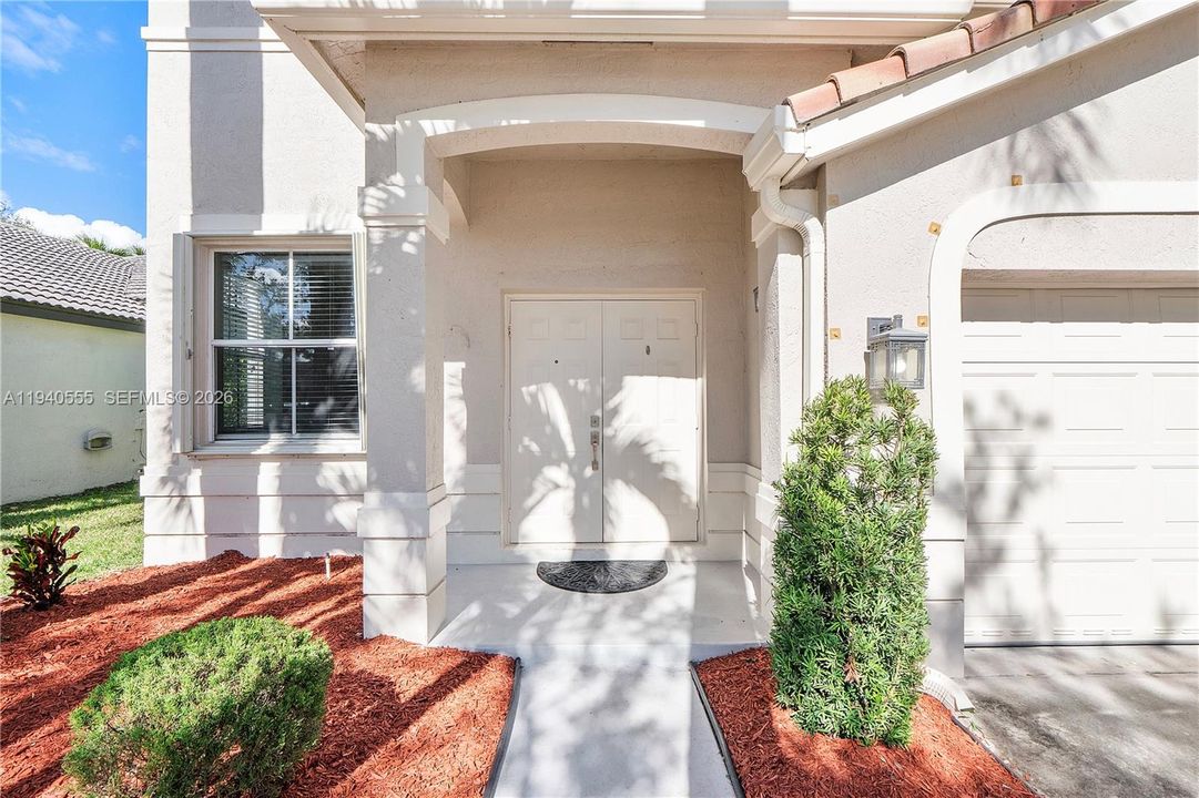 В аренду: $5,800 (5 спален, 3 ванн, 2390 Квадратных фут)