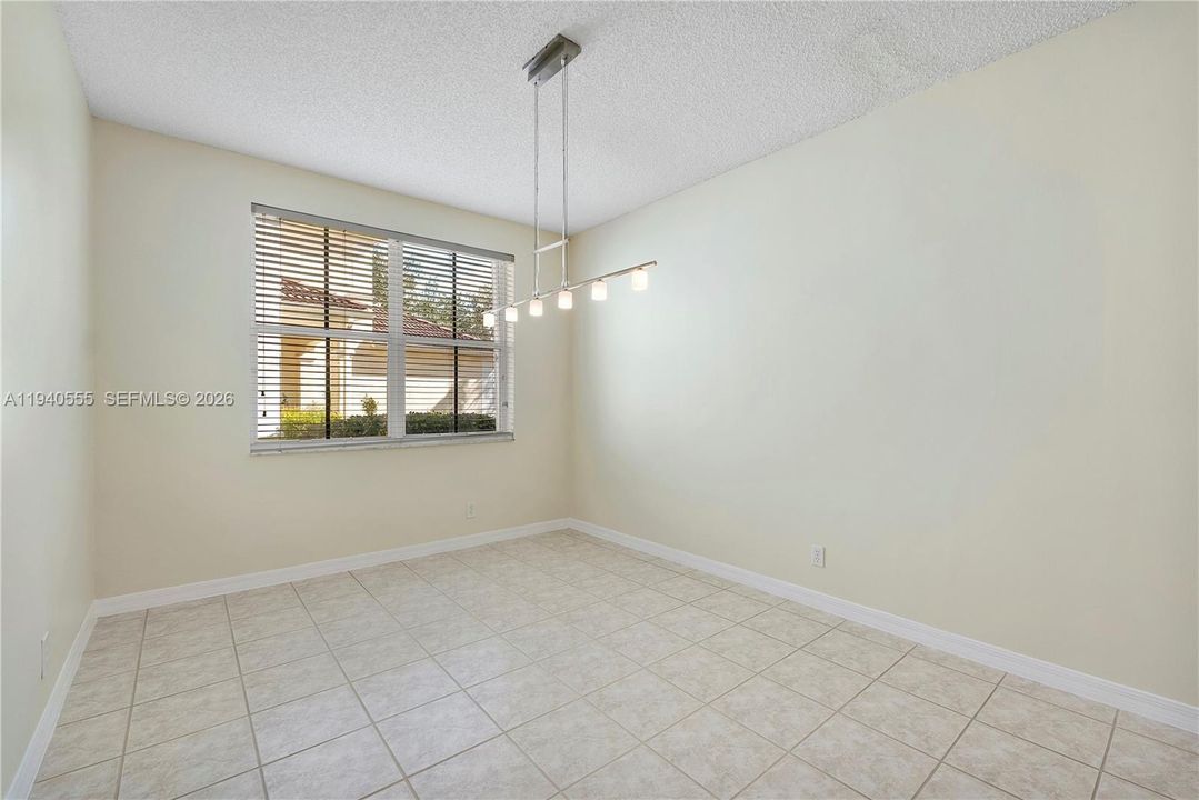 В аренду: $5,800 (5 спален, 3 ванн, 2390 Квадратных фут)